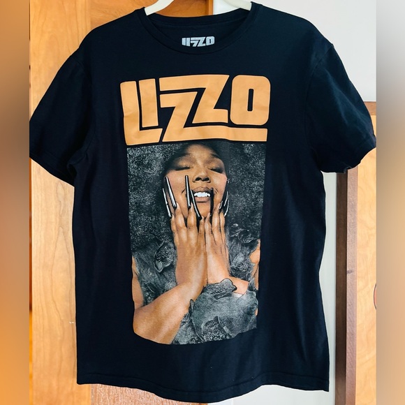 LIZZO TEE SIZE MEDIUM Black T-Shirt with Lizzo Graphic - Picture 2 of 8